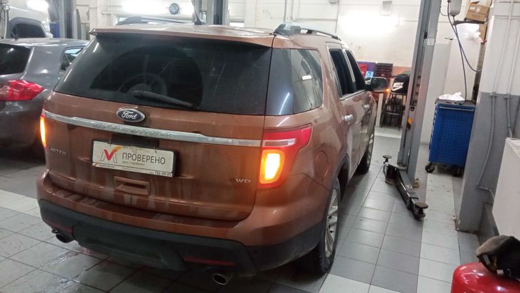 Ford Explorer 2014 года, 260 000 км - вид 3