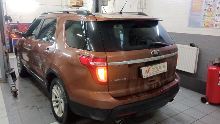 Ford Explorer 2014 года, 260 000 км - вид 4