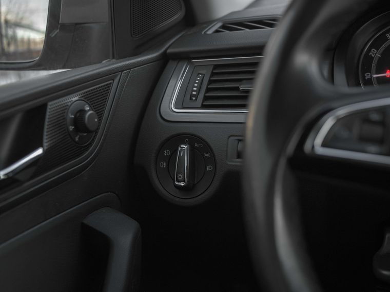 Skoda Rapid 2018 года, 222 000 км - вид 11