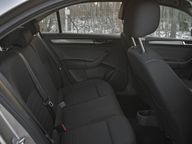 Skoda Rapid 2018 года, 222 000 км - вид 13