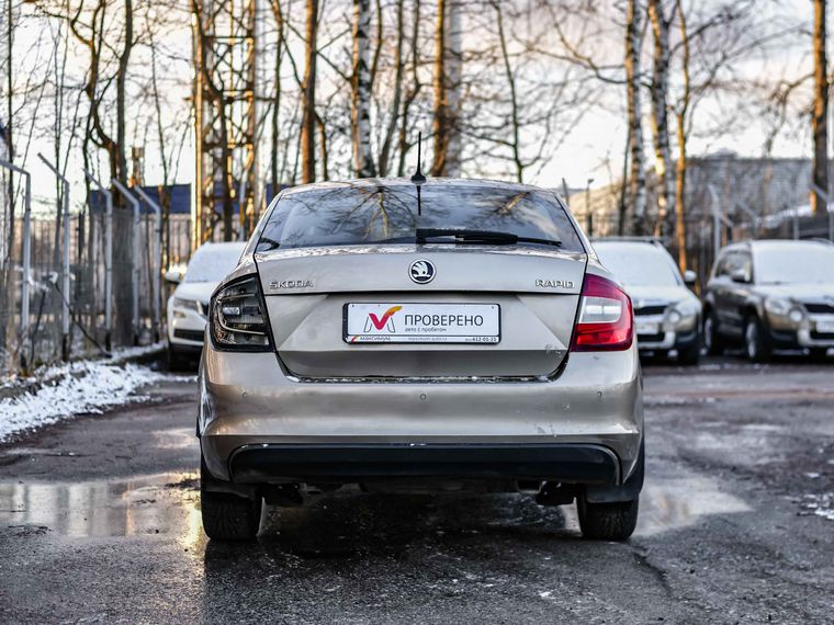 Skoda Rapid 2018 года, 222 000 км - вид 4