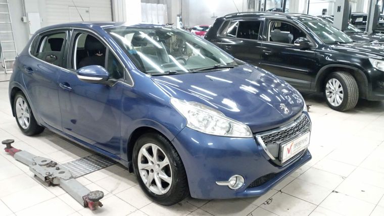 Peugeot 208 2013 года, 127 454 км - вид 3