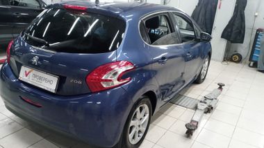 Peugeot 208 2013 года, 127 454 км - вид 4