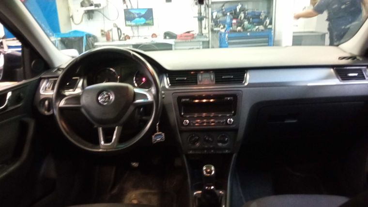 Skoda Rapid 2015 года, 174 868 км - вид 5