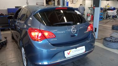 Opel Astra 2015 года, 159 955 км - вид 4