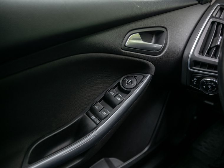 Ford Focus 2014 года, 142 937 км - вид 9