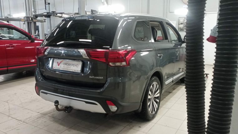 Mitsubishi Outlander 2019 года, 62 330 км - вид 3