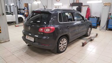 Volkswagen Tiguan 2010 года, 328 307 км - вид 3