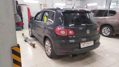 Volkswagen Tiguan 2010 года, 328 307 км - вид 4