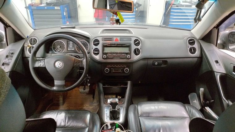 Volkswagen Tiguan 2010 года, 328 307 км - вид 5
