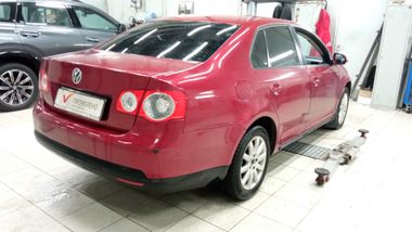 Volkswagen Jetta 2010 года, 203 633 км - вид 3