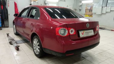 Volkswagen Jetta 2010 года, 203 633 км - вид 4
