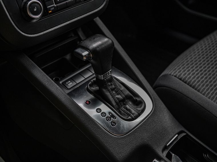 Volkswagen Jetta 2010 года, 203 633 км - вид 8