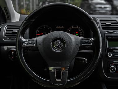 Volkswagen Jetta 2010 года, 203 633 км - вид 6