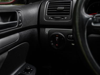 Volkswagen Jetta 2010 года, 203 633 км - вид 10