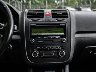 Volkswagen Jetta 2010 года, 203 633 км - вид 7