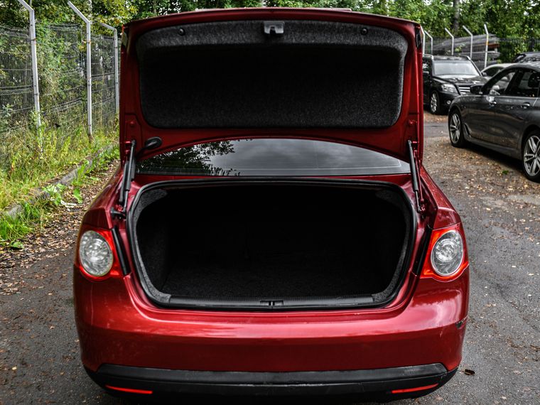 Volkswagen Jetta 2010 года, 203 633 км - вид 13