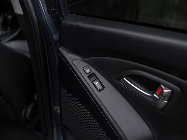 Hyundai ix35 2010 года, 225 000 км - вид 14