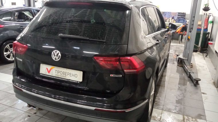 Volkswagen Tiguan 2018 года, 169 432 км - вид 3