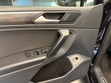 Volkswagen Tiguan 2018 года, 169 432 км - вид 11