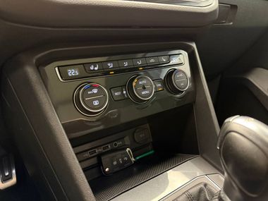 Volkswagen Tiguan 2018 года, 169 432 км - вид 9