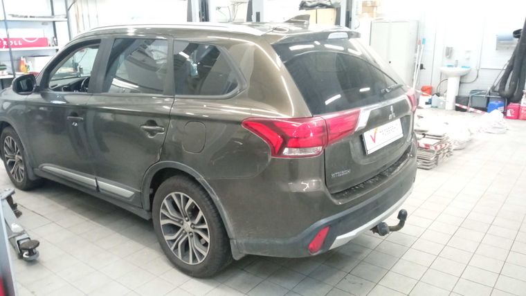 Mitsubishi Outlander 2018 года, 280 813 км - вид 3