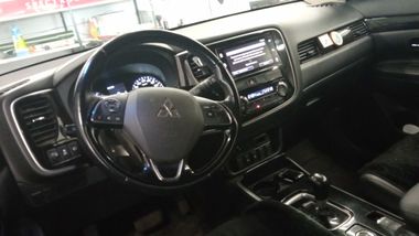 Mitsubishi Outlander 2018 года, 280 813 км - вид 5