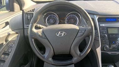 Hyundai Sonata 2011 года, 199 731 км - вид 9