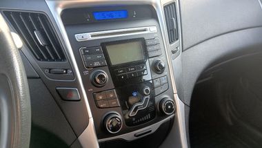 Hyundai Sonata 2011 года, 199 731 км - вид 10