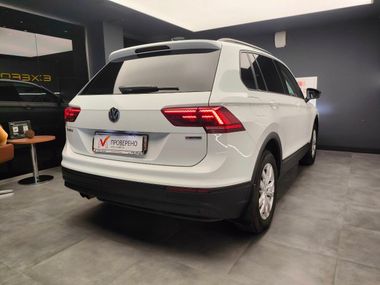 Volkswagen Tiguan 2020 года, 101 300 км - вид 6