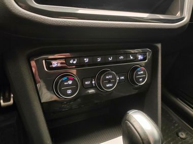 Volkswagen Tiguan 2020 года, 101 300 км - вид 11