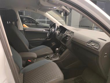 Volkswagen Tiguan 2020 года, 101 300 км - вид 17