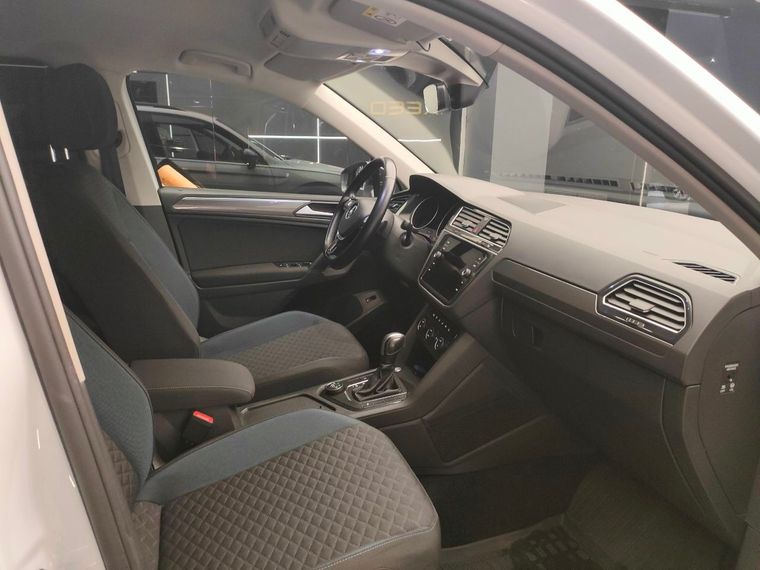 Volkswagen Tiguan 2020 года, 101 300 км - вид 17