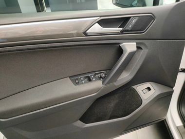 Volkswagen Tiguan 2020 года, 101 300 км - вид 21