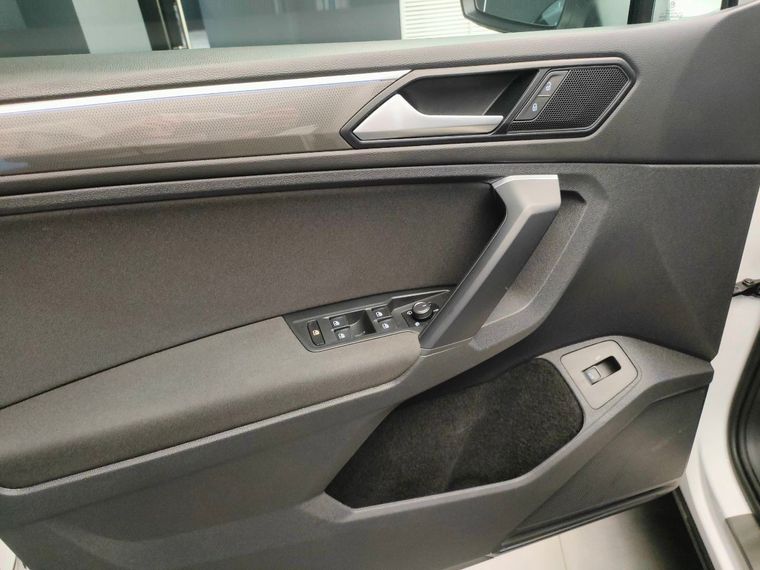 Volkswagen Tiguan 2020 года, 101 300 км - вид 21