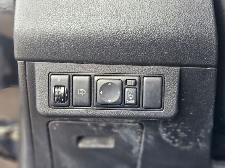 Nissan Tiida 2011 года, 182 000 км - вид 13