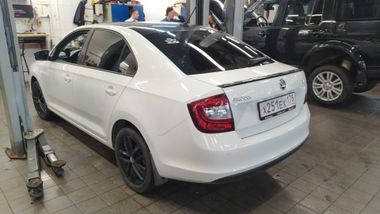 Skoda Rapid 2017 года, 112 210 км - вид 3