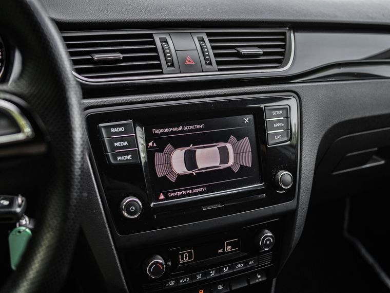 Skoda Rapid 2017 года, 112 210 км - вид 9