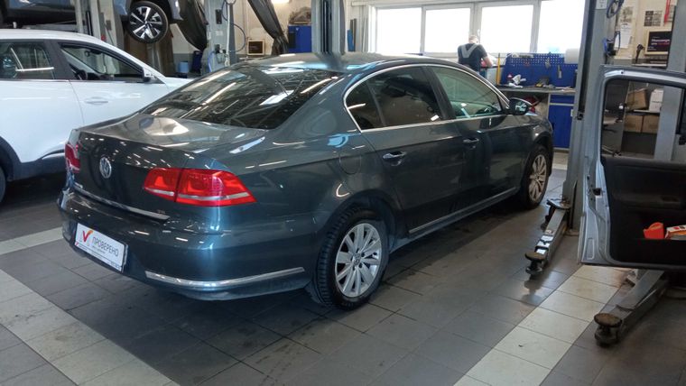 Volkswagen Passat 2013 года, 128 188 км - вид 3
