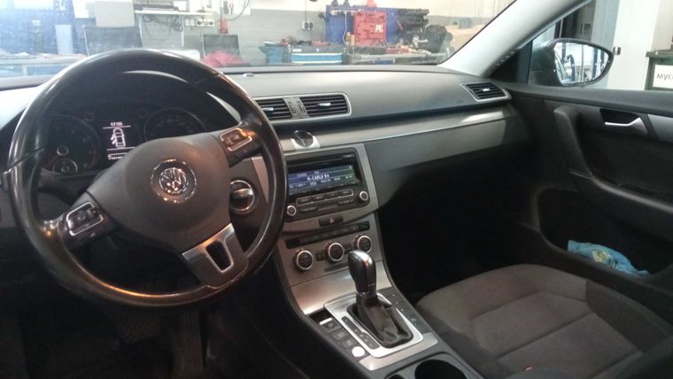 Volkswagen Passat 2013 года, 128 188 км - вид 5
