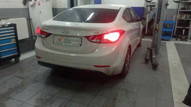 Hyundai Elantra 2014 года, 151 998 км - вид 3