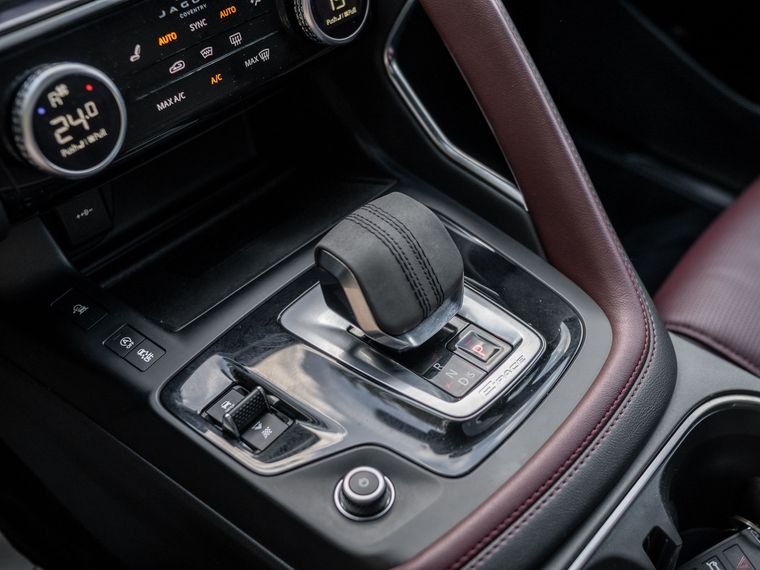 Jaguar E-Pace 2021 года, 112 796 км - вид 11