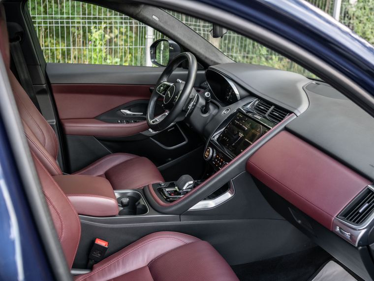 Jaguar E-Pace 2021 года, 112 796 км - вид 18
