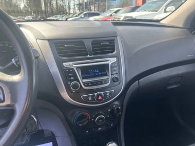Hyundai Solaris 2016 года, 150 355 км - вид 10