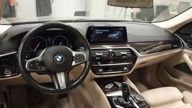 BMW 5 серия 2019 года, 93 716 км - вид 5