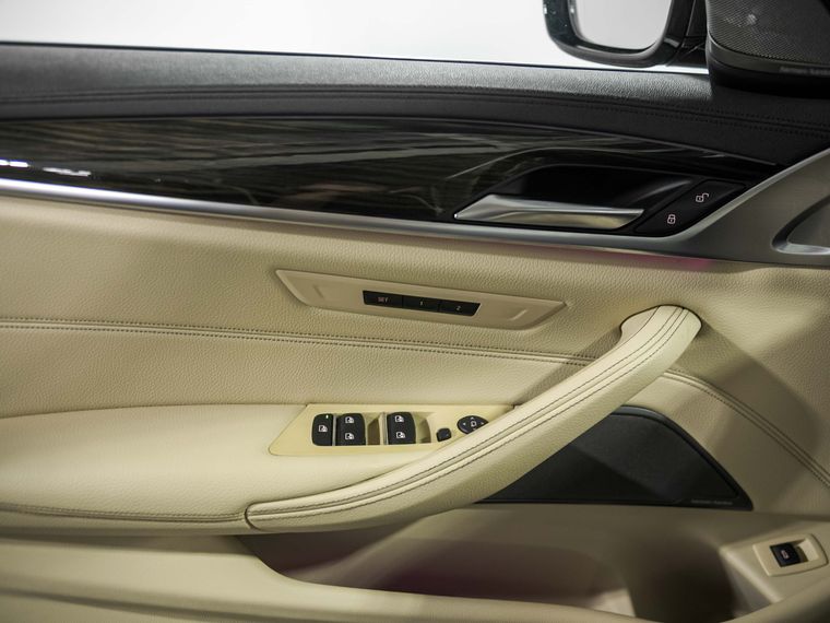 BMW 5 серия 2019 года, 93 716 км - вид 16
