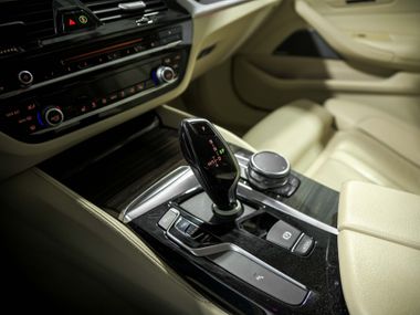 BMW 5 серия 2019 года, 93 716 км - вид 14