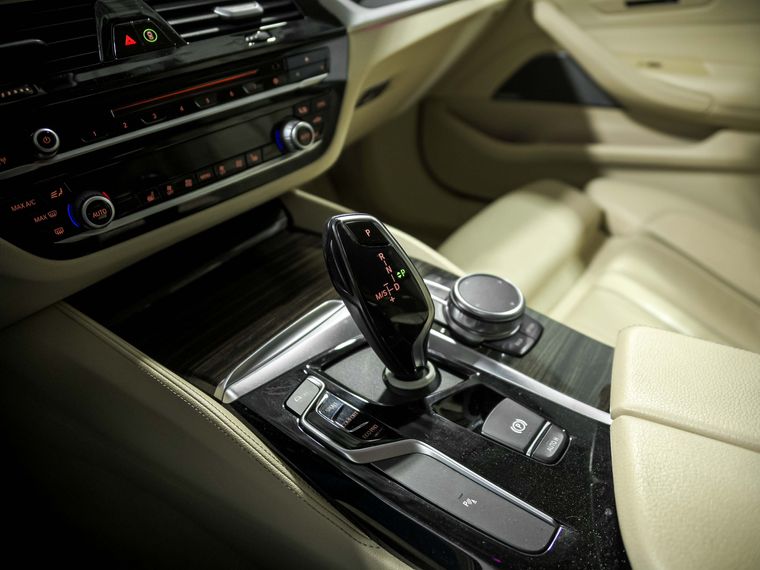 BMW 5 серия 2019 года, 93 716 км - вид 14