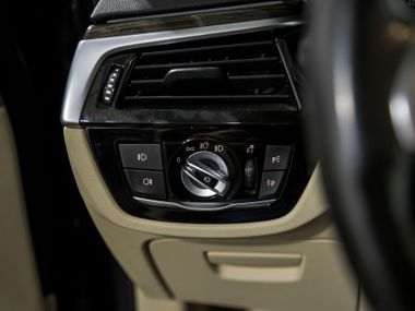 BMW 5 серия 2019 года, 93 716 км - вид 15