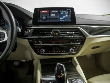 BMW 5 серия 2019 года, 93 716 км - вид 13